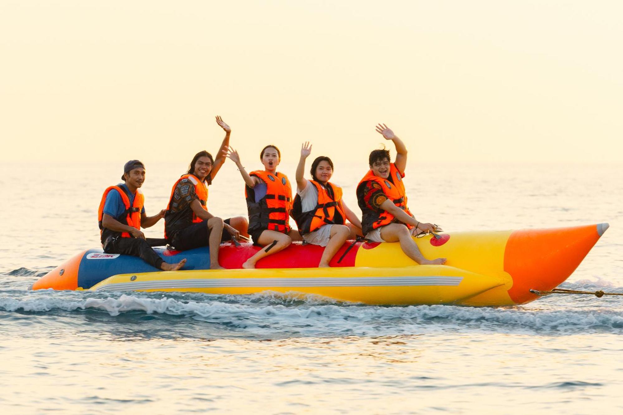 Q Beach Resort Cabangan Ngoại thất bức ảnh