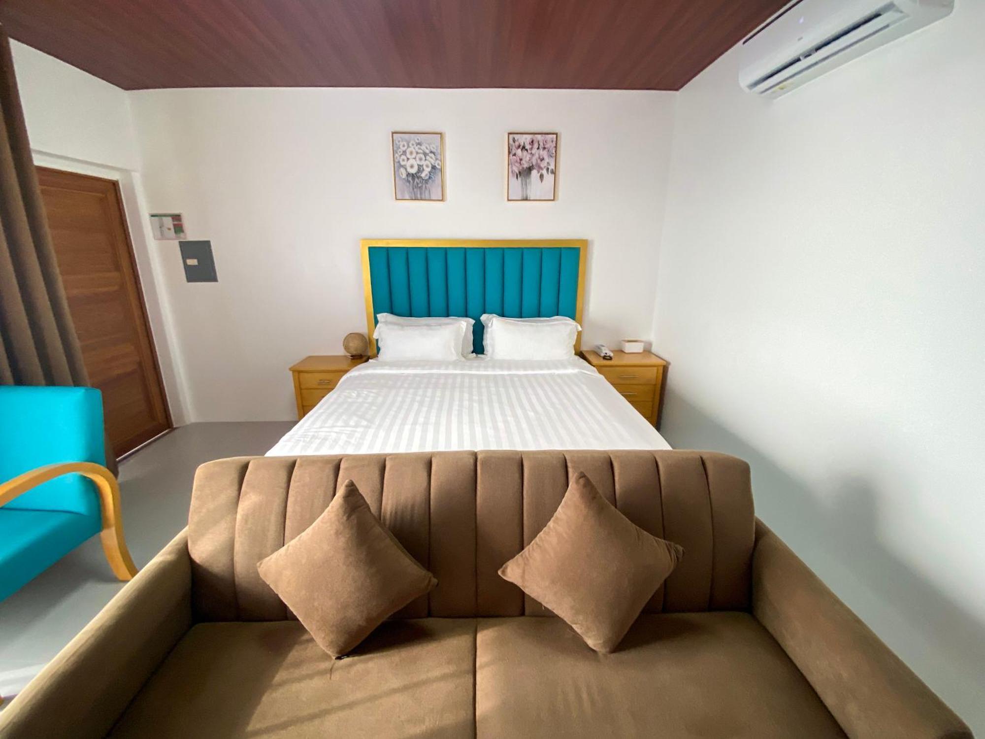 Q Beach Resort Cabangan Ngoại thất bức ảnh