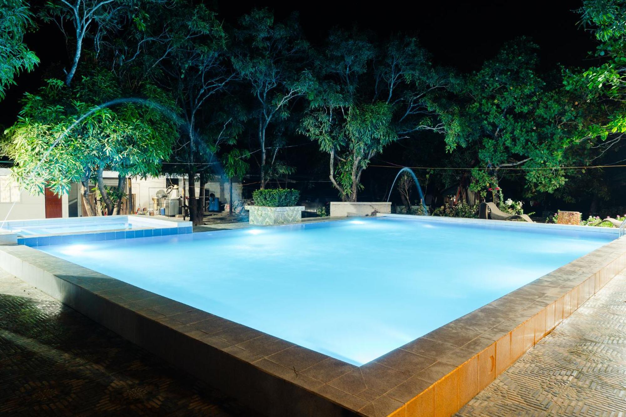 Q Beach Resort Cabangan Ngoại thất bức ảnh