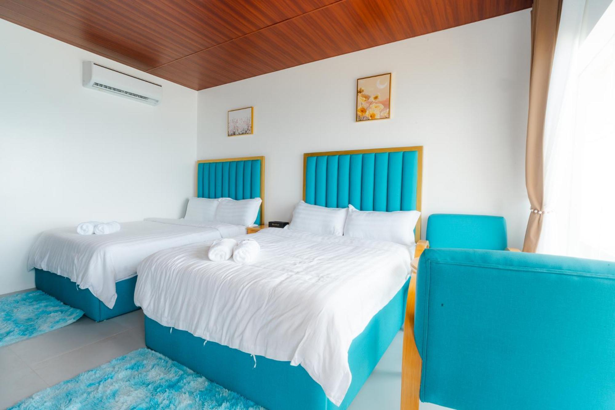 Q Beach Resort Cabangan Ngoại thất bức ảnh