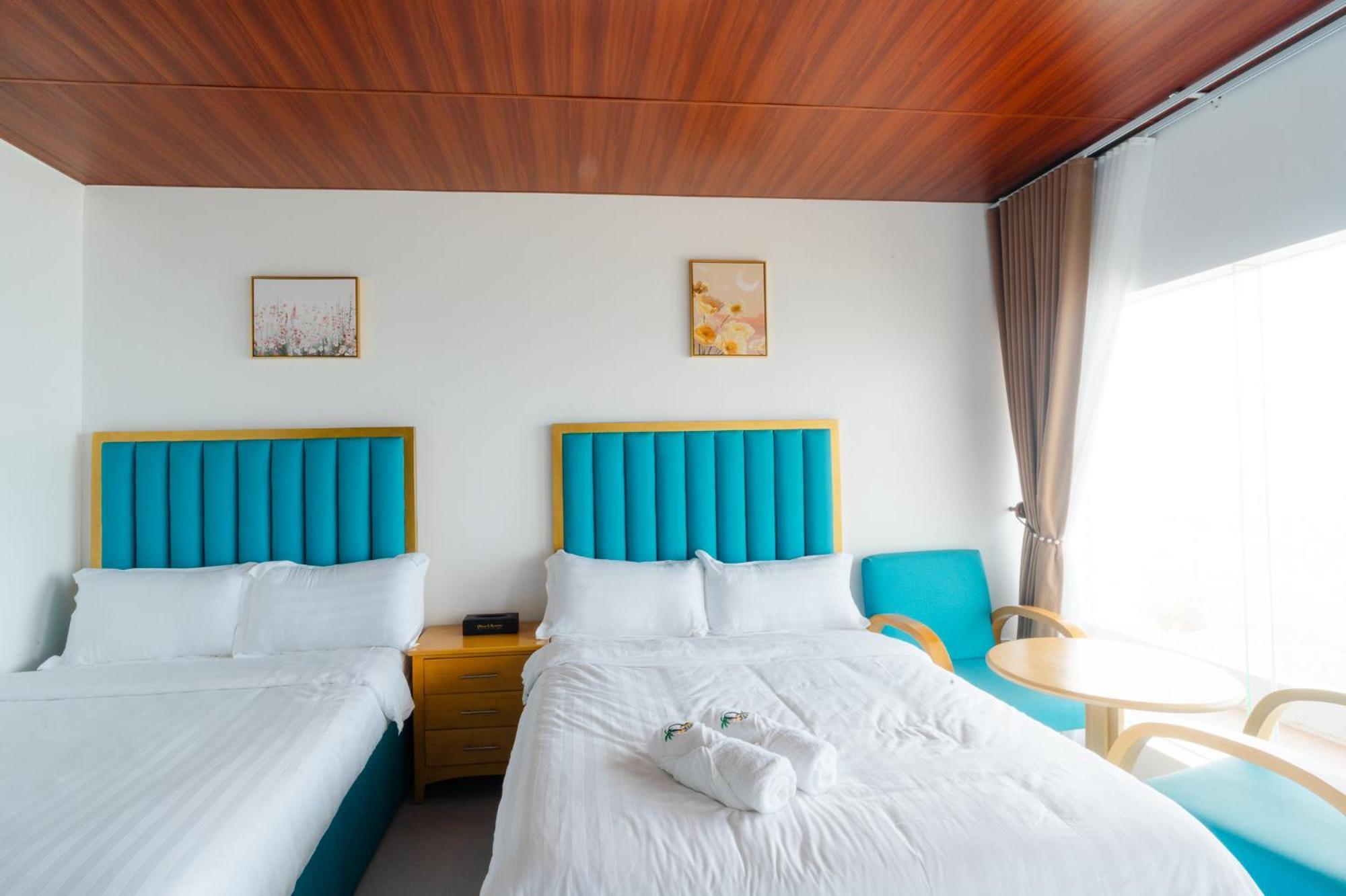 Q Beach Resort Cabangan Ngoại thất bức ảnh