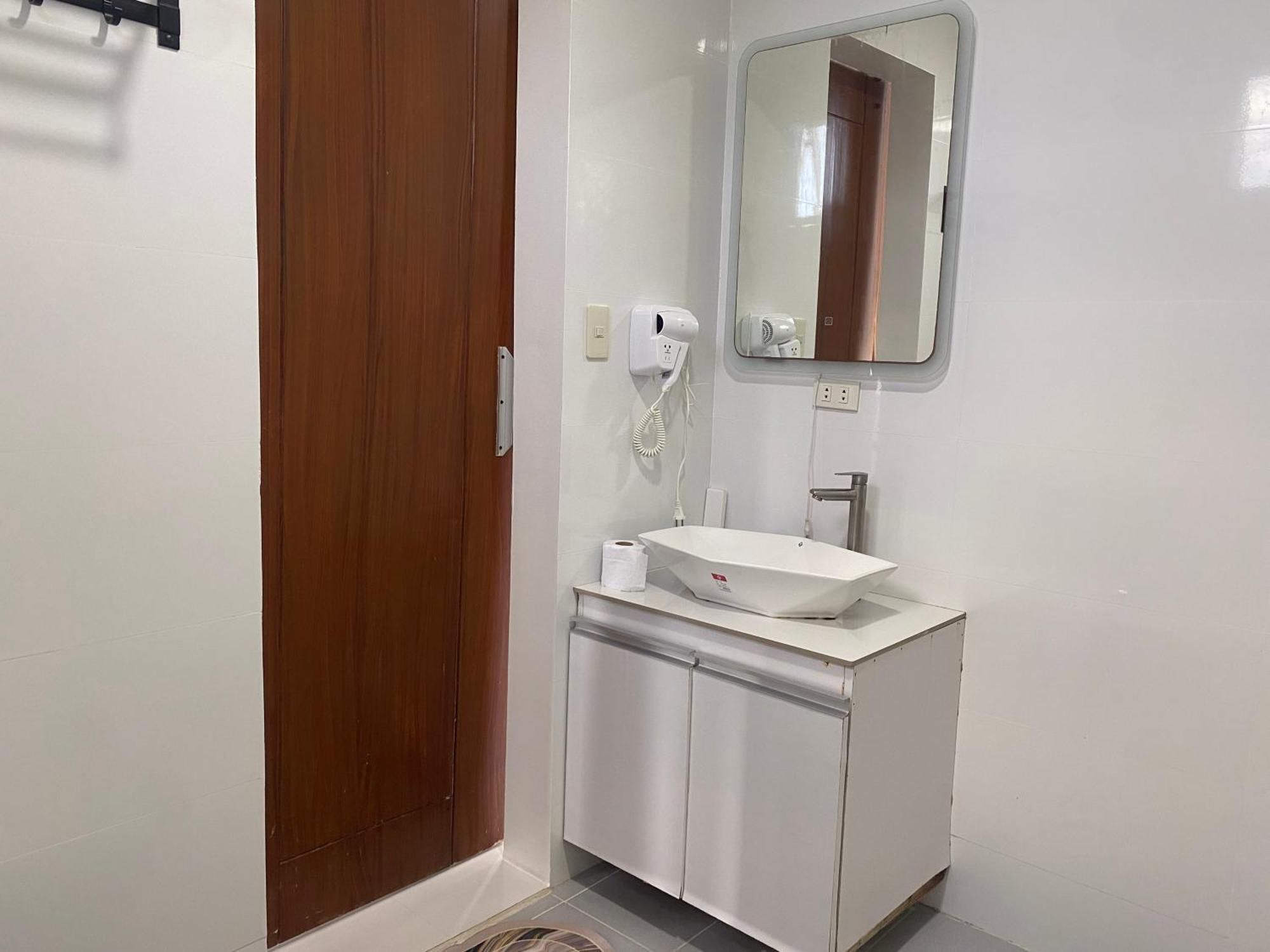 Q Beach Resort Cabangan Phòng bức ảnh