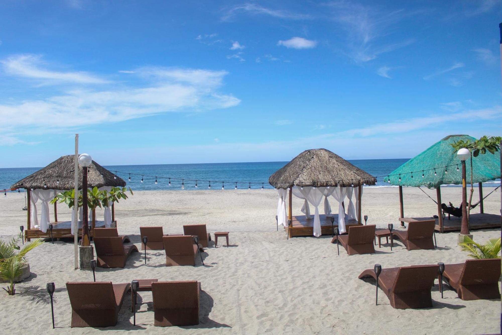 Q Beach Resort Cabangan Ngoại thất bức ảnh