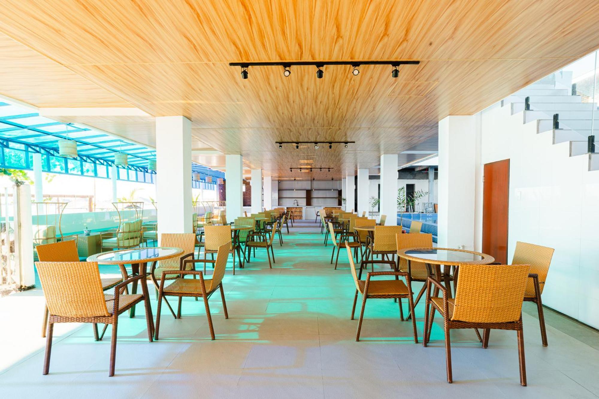 Q Beach Resort Cabangan Ngoại thất bức ảnh
