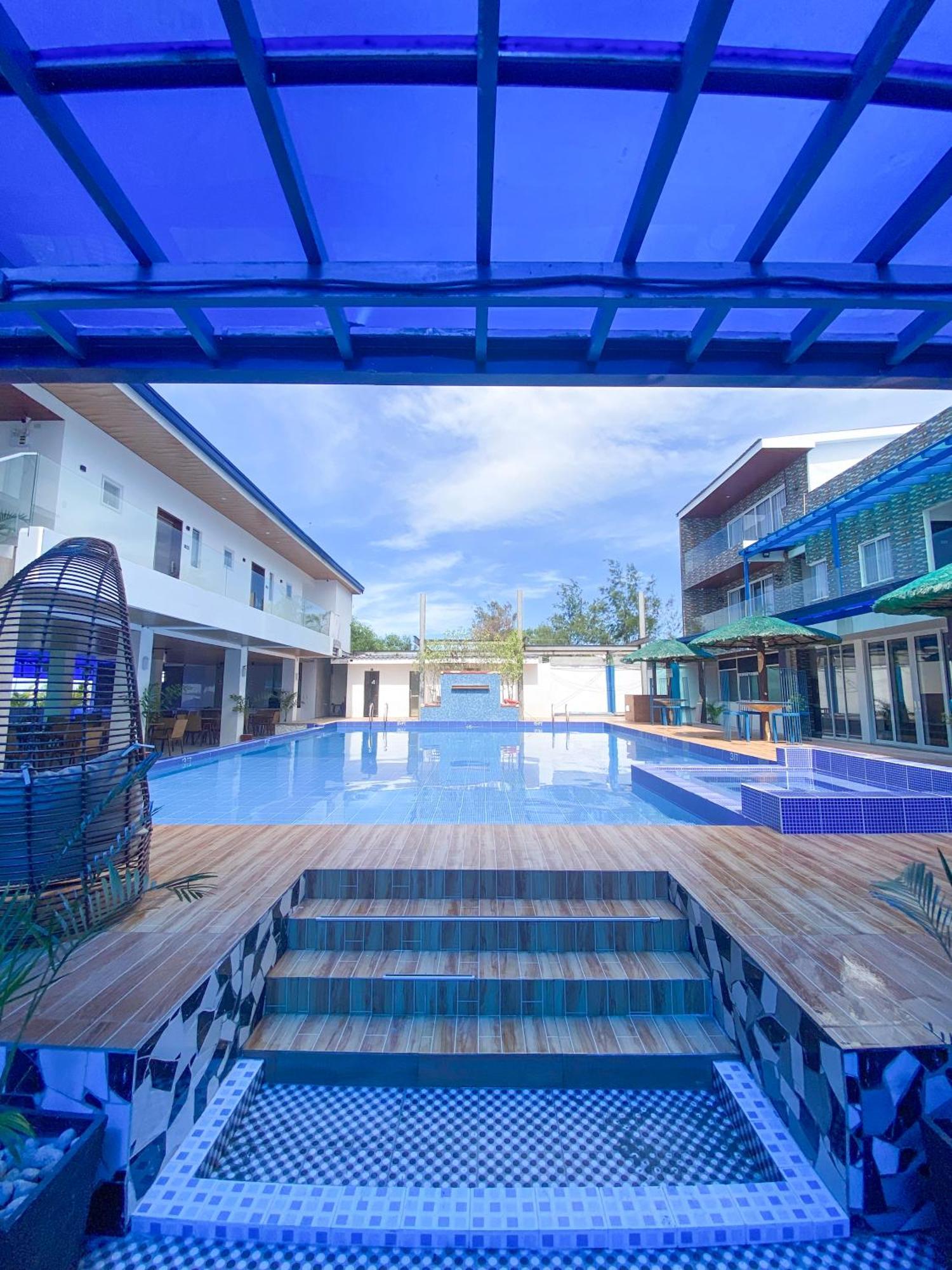 Q Beach Resort Cabangan Ngoại thất bức ảnh